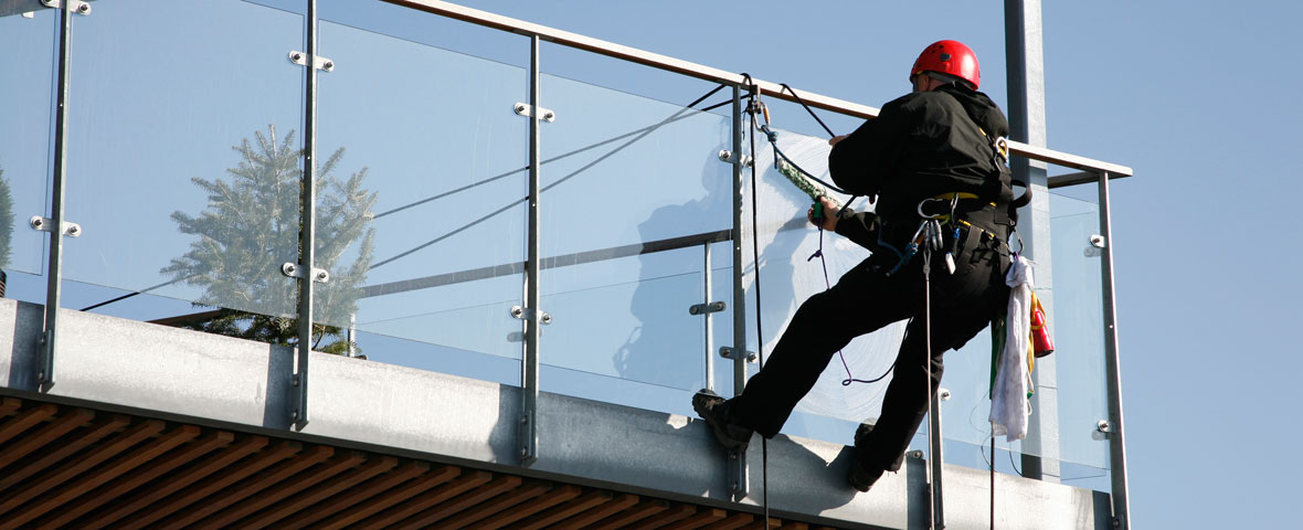 Vinduespudser pudser glasfacader på terasse